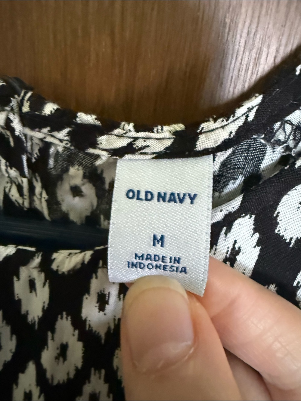 Old Navy Black and White Diamond Print Sleeveless Tank - Picture 3 of 3